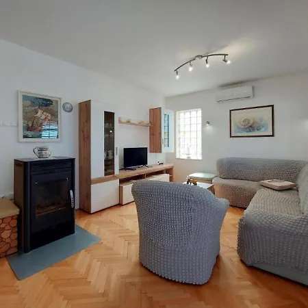 Fab - Spacious Terrace