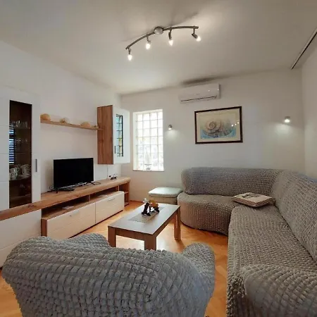 Fab - Spacious Terrace * Punat