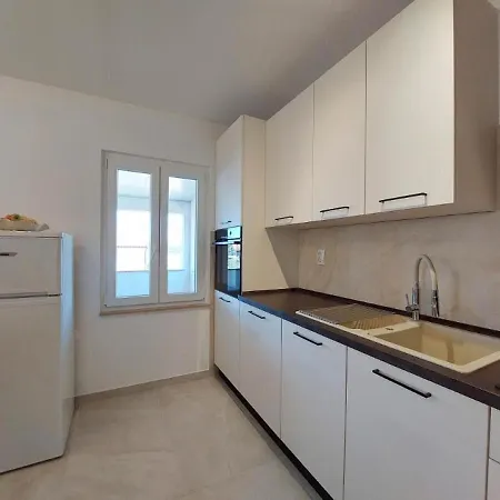 Fab - Spacious Terrace Apartment
