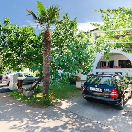 Fab - Spacious Terrace Punat