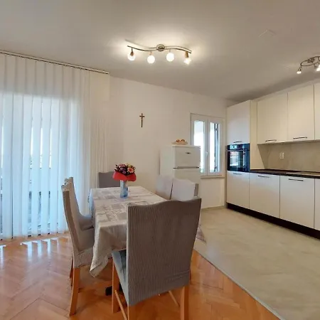 Fab - Spacious Terrace Punat