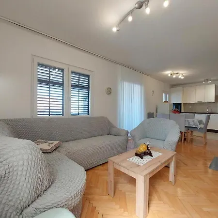 Fab - Spacious Terrace * פונאנט