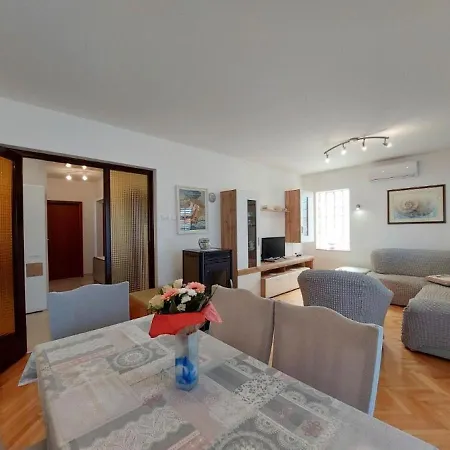 Fab - Spacious Terrace פונאנט